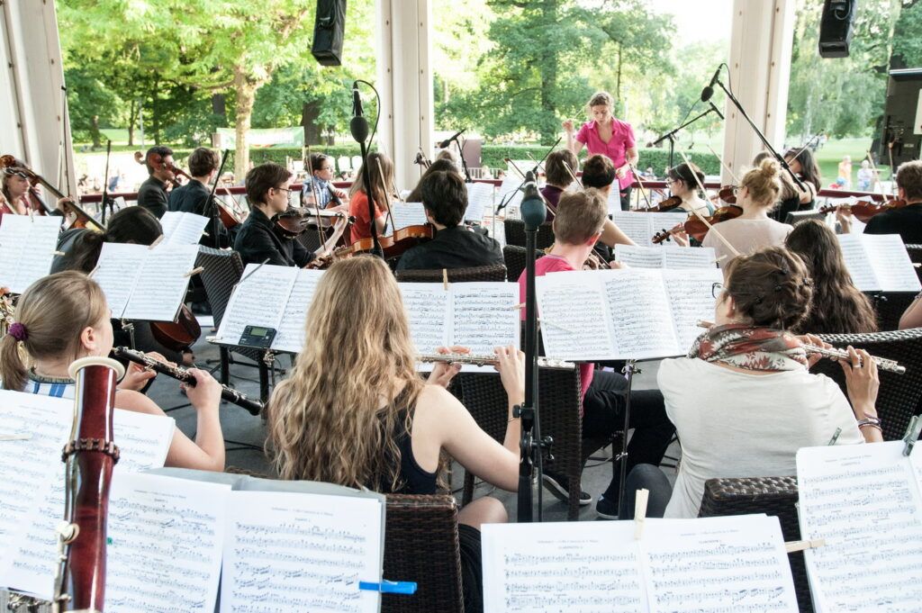 Das Strassburg Orchester gibt dem Musikpavillon die Ehre.